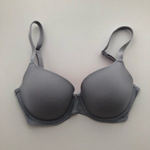 VS Pink “Wear Everywhere Lightly Lined” Bra